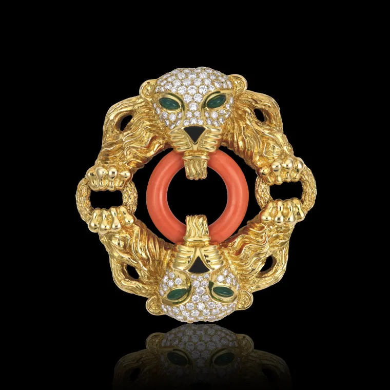 Broche aux lions en or ciselé, diamants et corail — Maison Altmann