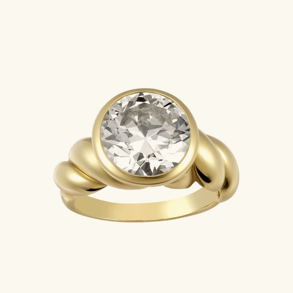 Bague en or jaune torsadé, diamant rond en serti clos